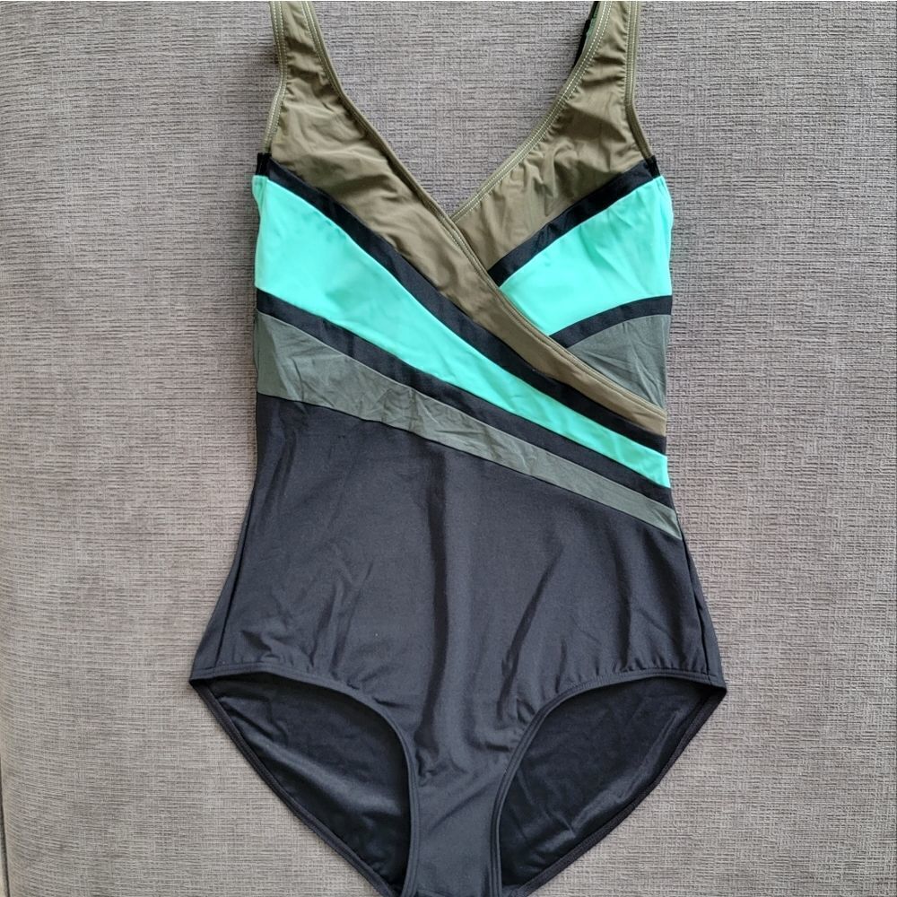 Seekers V-Neck Color Block Women's One-piece Swimsuit sz 10